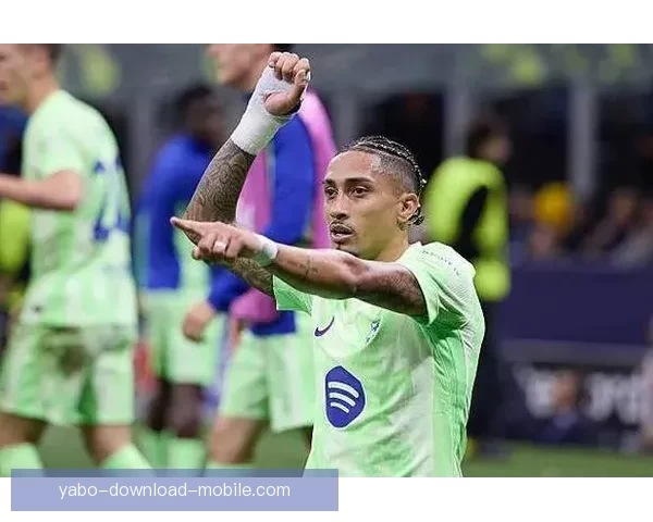 朱利亚诺赫拉德马丁先触球却动作凶狠引发争议 朱利亚诺赫拉德马丁先触球却动作凶狠引发争议