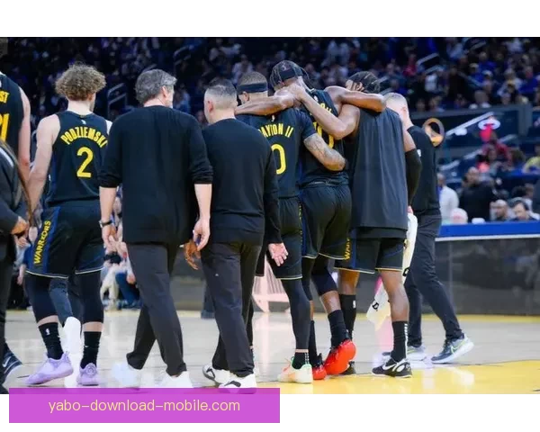 穆迪接受医疗处理双方球员眼含泪水全场沉寂气氛令人动容