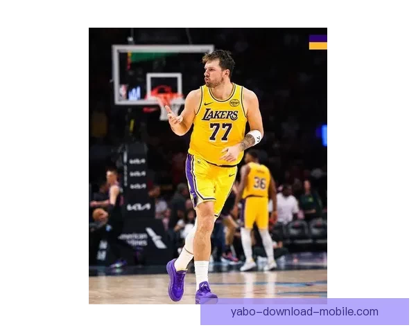 东契奇60分带领独行侠迎8连胜 疲惫闭眼庆祝 湖人全队为其狂欢祝贺